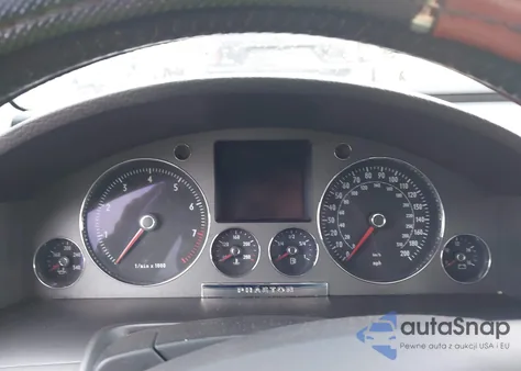 2005 Volkswagen Phaeton V8 z USA, uszkodzony, nr VIN WVWAF93D558000204